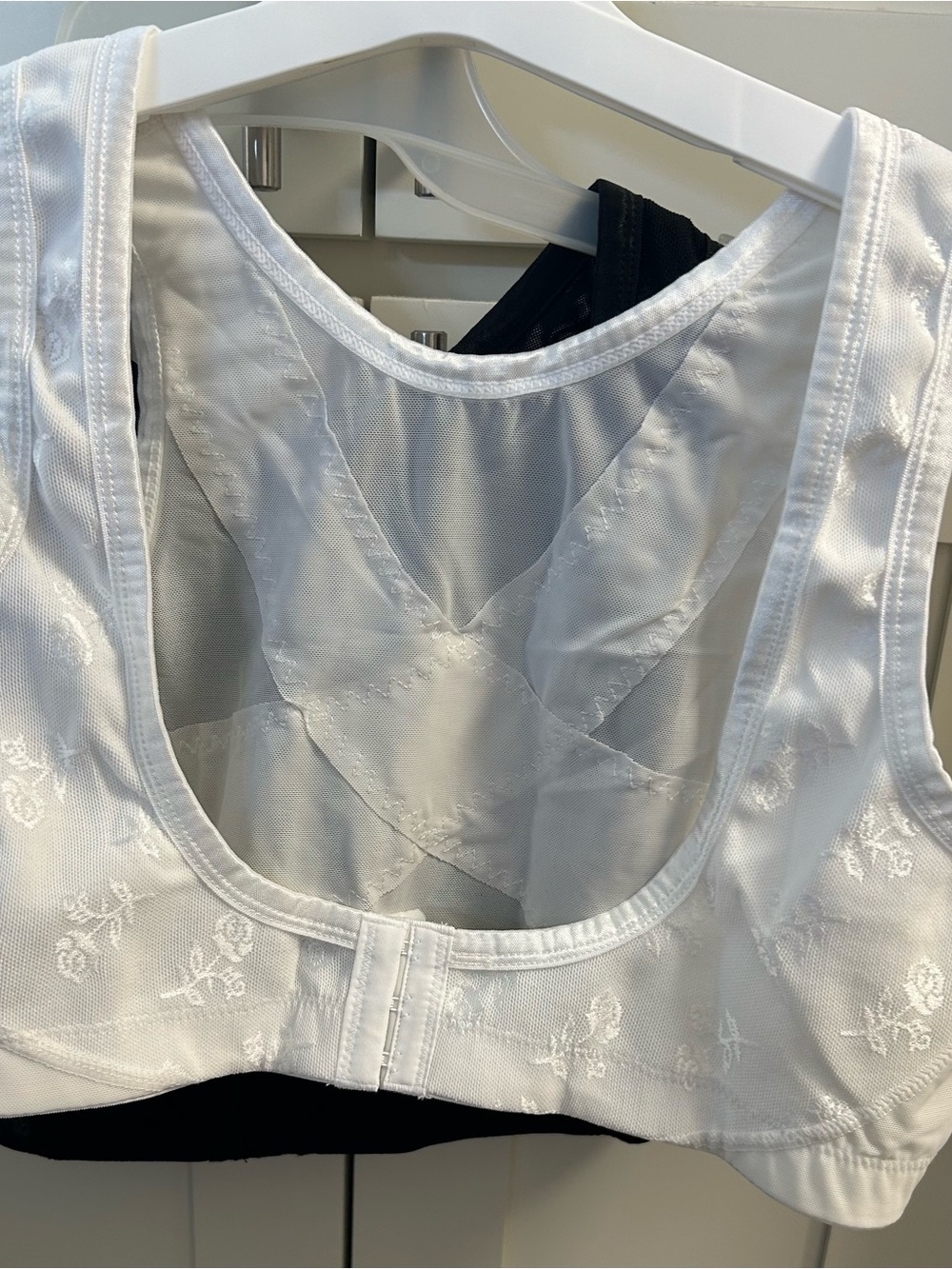(2) Black and White Mesh Front-Closure Posture-Brace-Bras - Picture 2 of 9